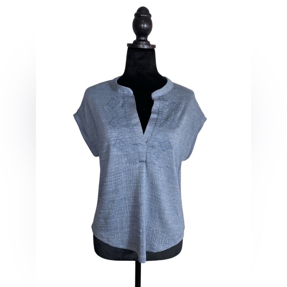 Cable & Gauge Tops - Cable & Gauge Cap Sleeve Henley V-Neck Tee w Floral Embroidery Sz X-Small NWT